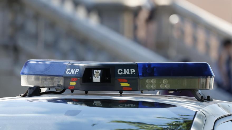 Detenido un hombre por agredir sexualmente a su hijastra durante años en Madrid.