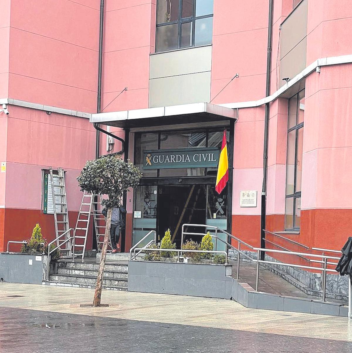 La Casa del Pueblo, transformada en cuartel de la Guardia Civil para el rodaje.