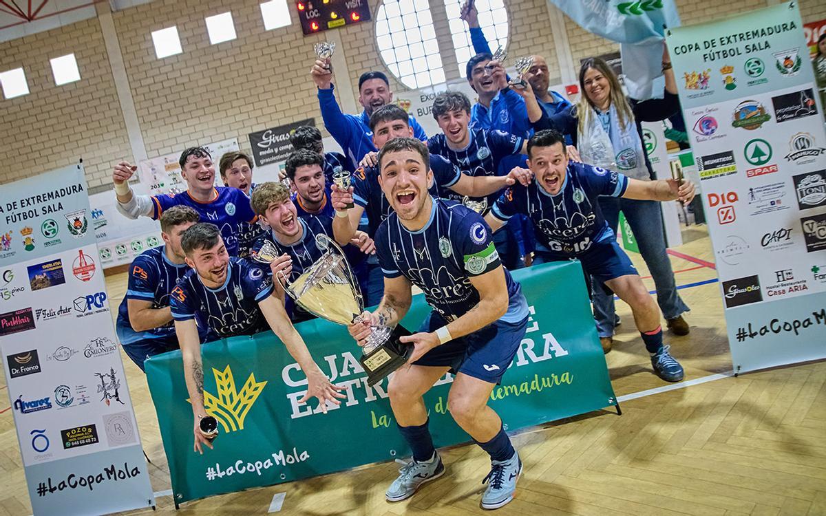Jugadores del Colegio San José, campeones de la última edición.