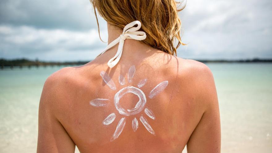 Tener precauciones a la hora de tomar el sol es clave.