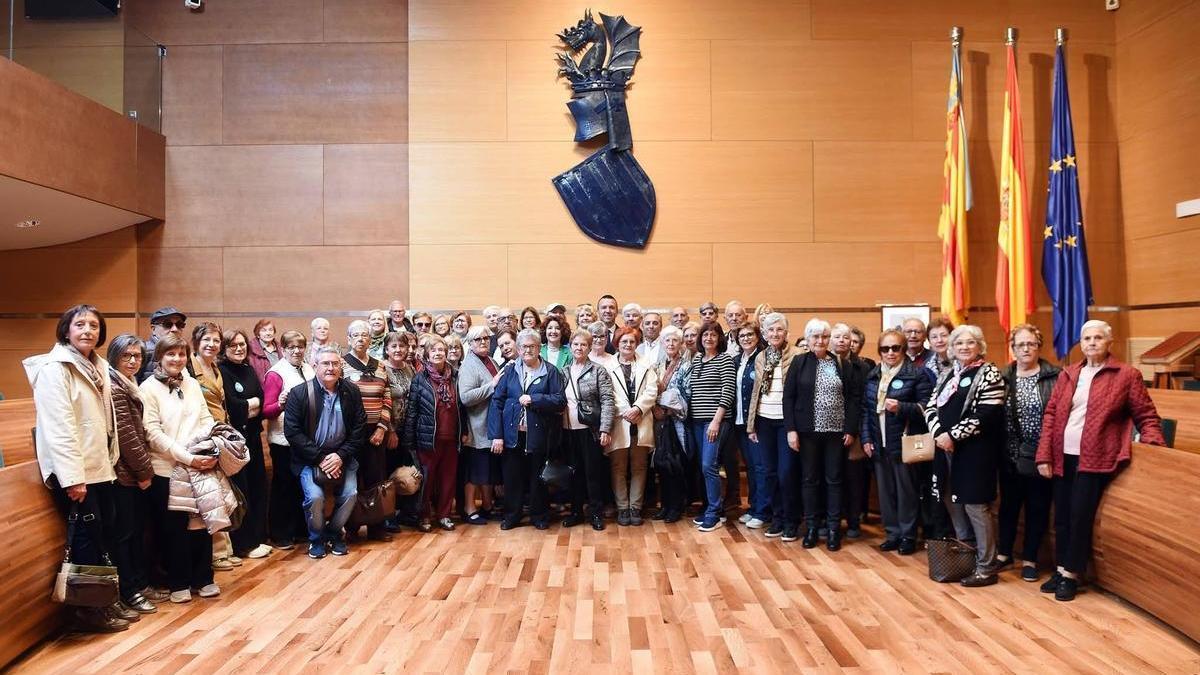 Recepción en la Diputación. A la derecha de Mompó está Rodríguez y a su izquierda Garrigós.