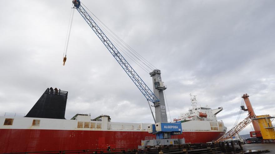 Una grúa de última generación para la expansión del Puerto de Avilés