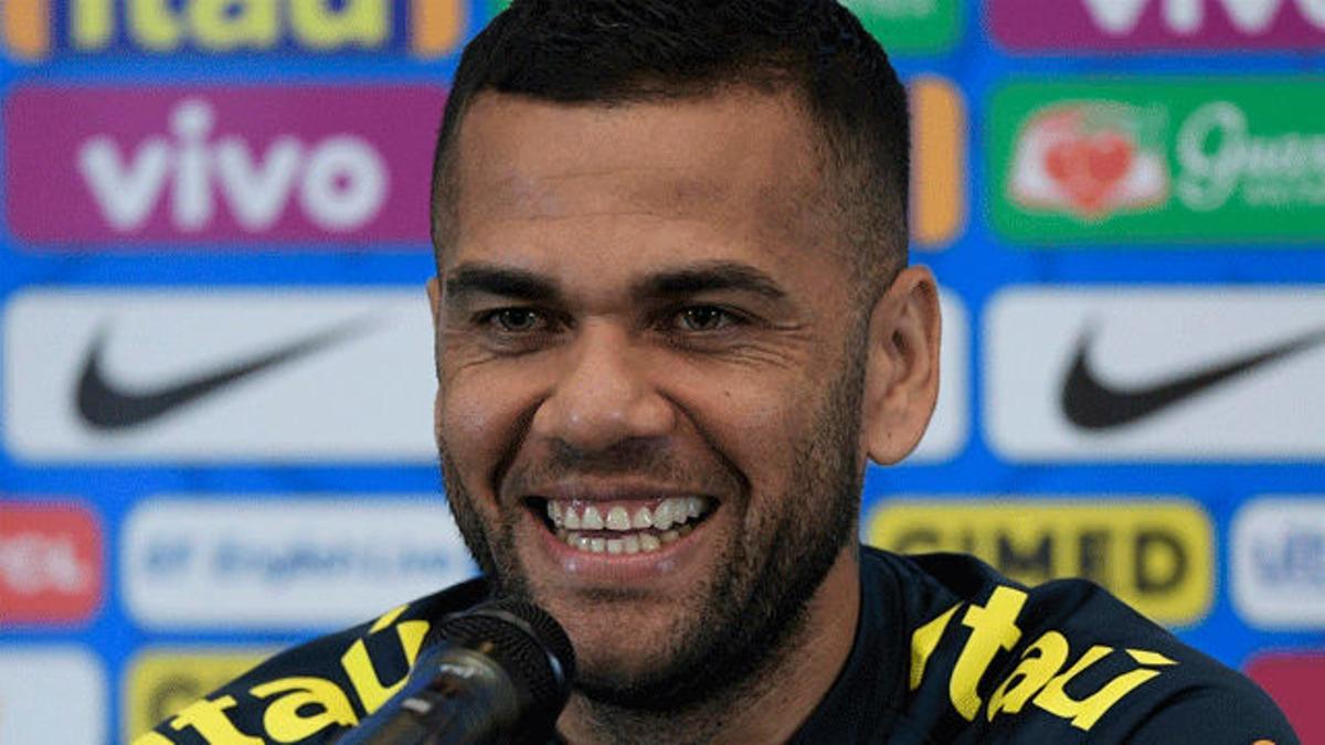 Alves: "Con o sin Neymar, representamos a una selección histórica"