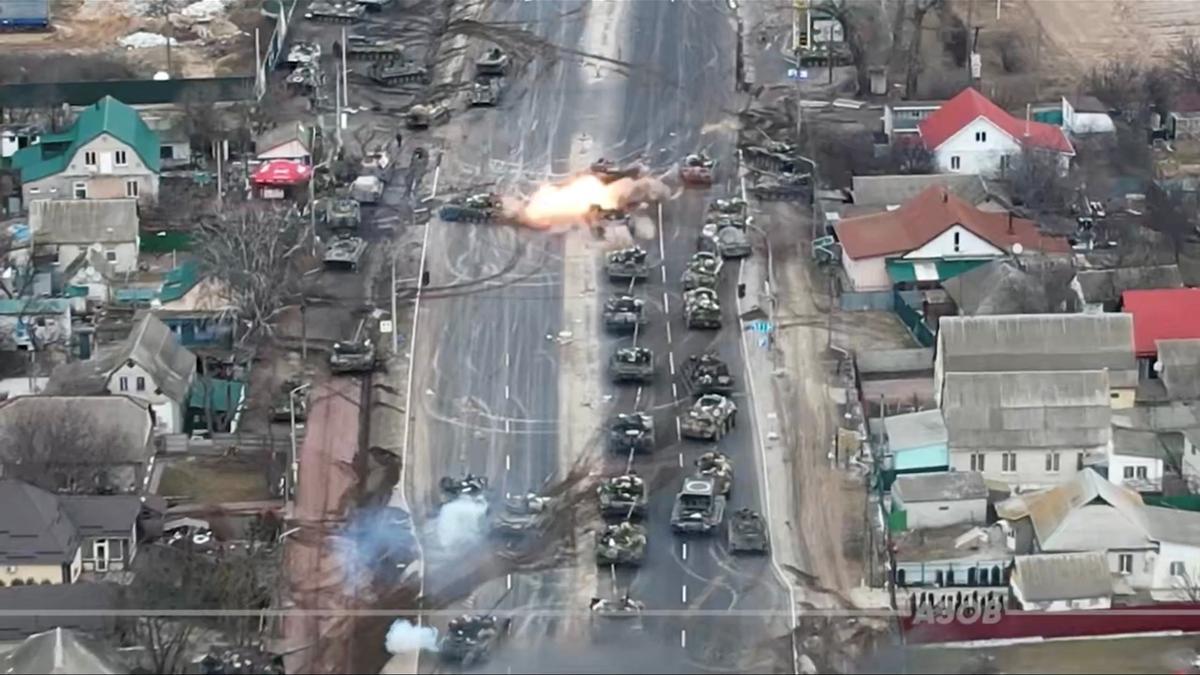 Tanques rusos destruidos en las afueras de Brovary, Ucrania