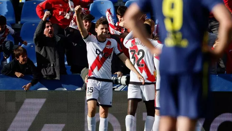 ¡Óscar Valentín aprovechó el error de Oblak y cazó el balón en el área para anotar el segundo del Rayo!