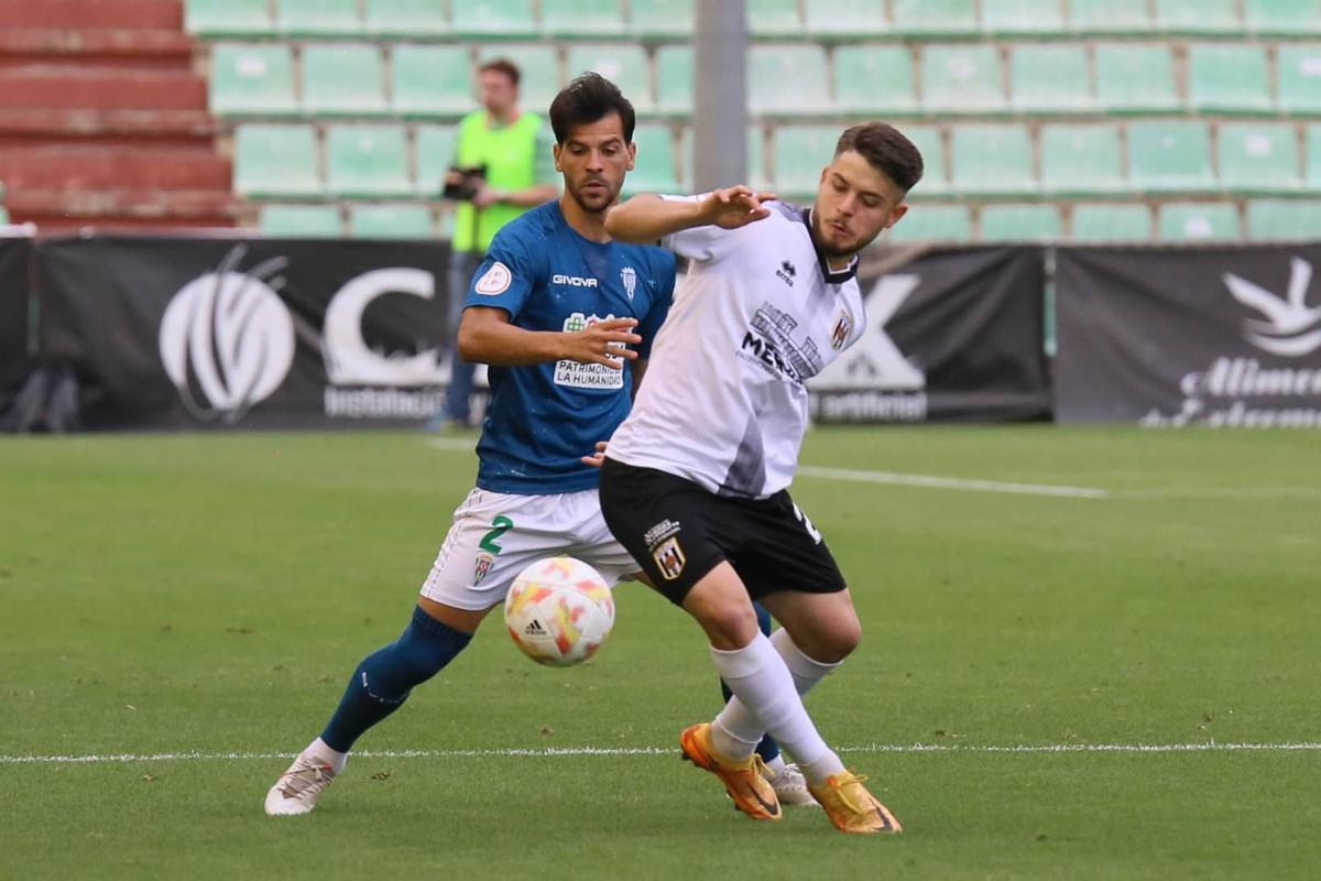 Lance del choque ante el Mérida en el Estadio Romano.