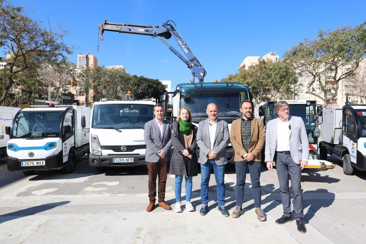 Galería: el Ayuntamiento de Ibiza presenta nueva maquinaria de limpieza viaria