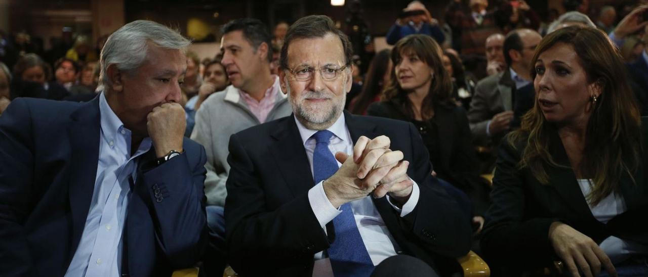 Rajoy i Sánchez-Camacho, amb Arenas en un míting a Catalunya l’any 2015. | REUTERS