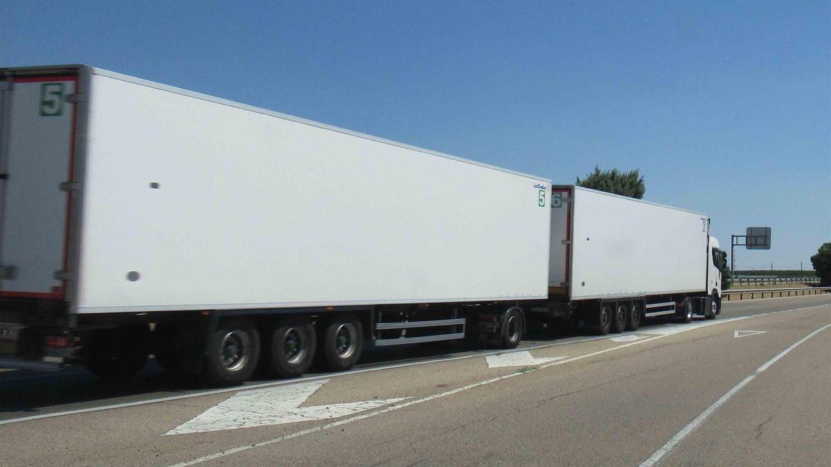La circulación de megacamiones aumenta en las carreteras españolas.