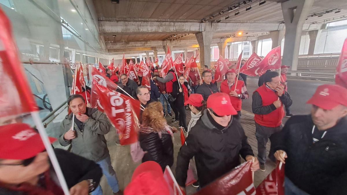 Manifestación de los sindicatos del azulejo en Cevisama.