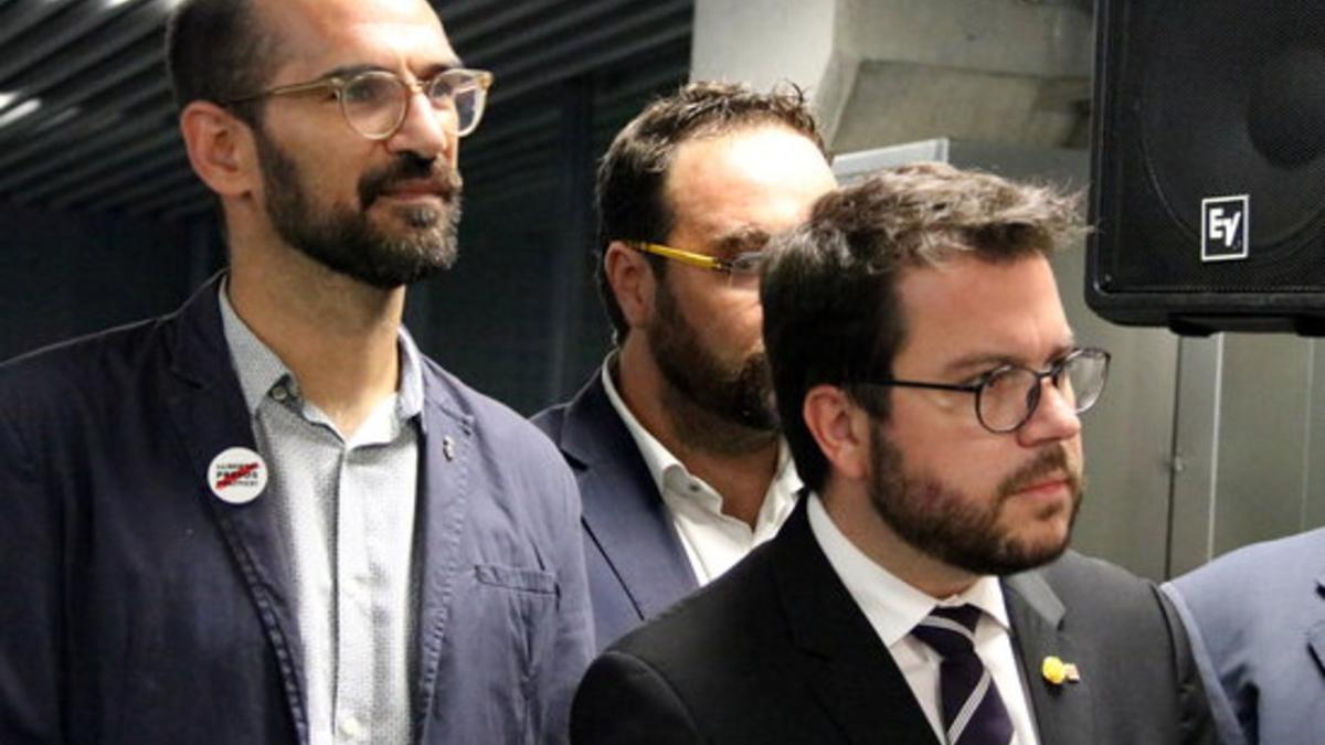 El alcalde de Sabadell, Maties Serracant, junto al vicepresidente de la Generalitat, Pere Aragonès, el pasado jueves en la ciudad vallesana.