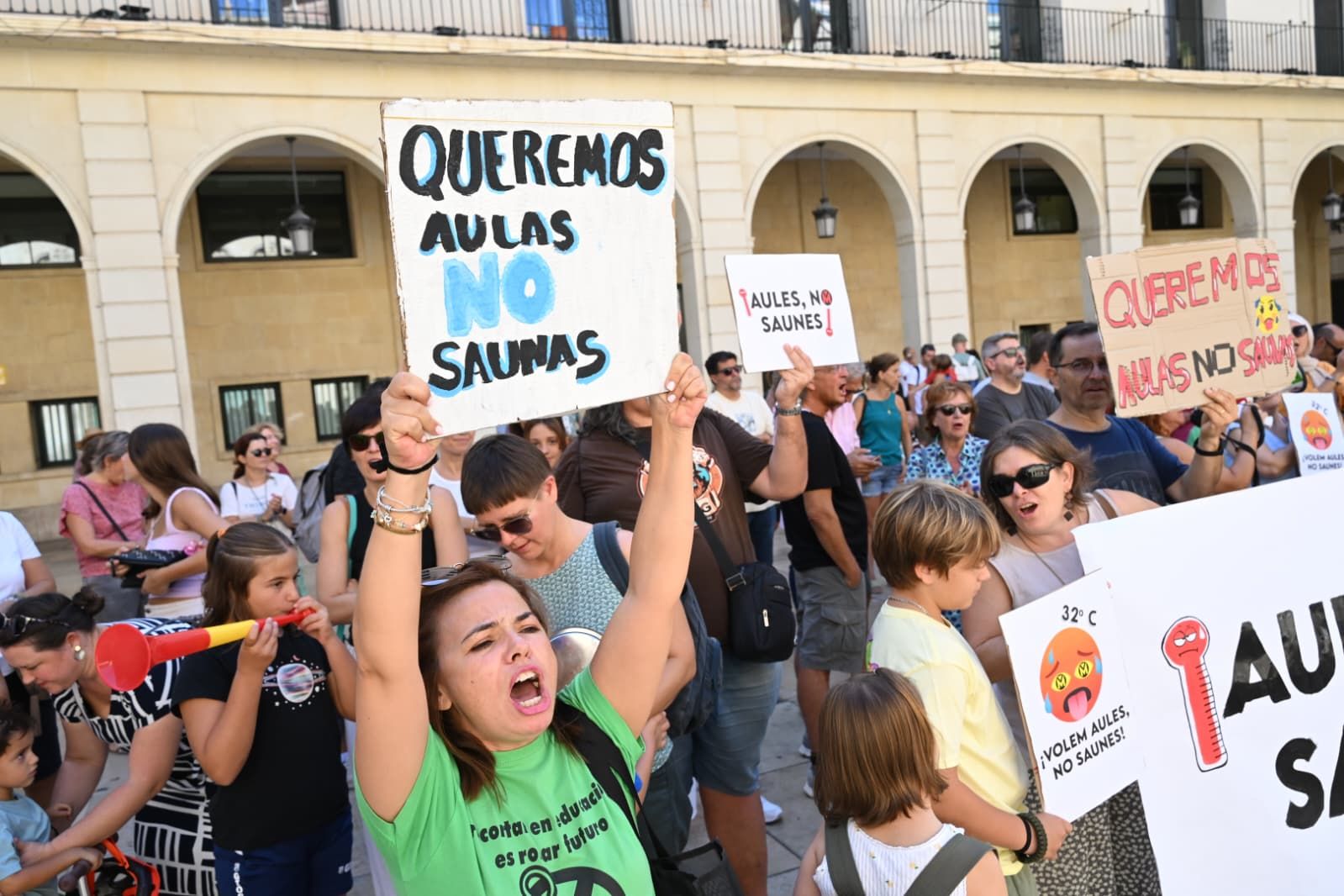 Continúan las protestas por el calor en las aulas de Alicante