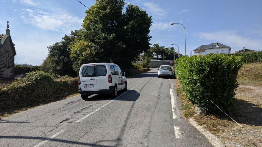 Tramo final de la avenida de Caión en el que se construirá la acera. | // LA OPINIÓN