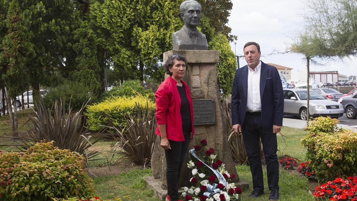 Valentín González Formoso, en la tradicional ofrenda floral de los socialistas gallegos en Rianxo