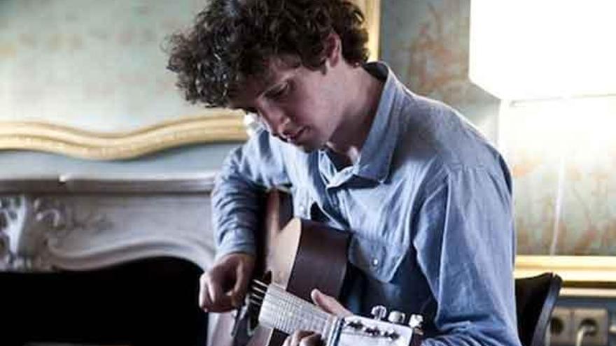 Sam Amidon, con su guitarra, actúa hoy en Vigo.