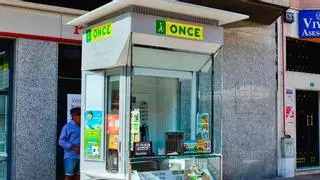 Se camelaba a los vendedores de la ONCE y les quitaba los cupones: Detienen a una mujer por robar 'rascas' y cobrar más de 11.000 euros en premios