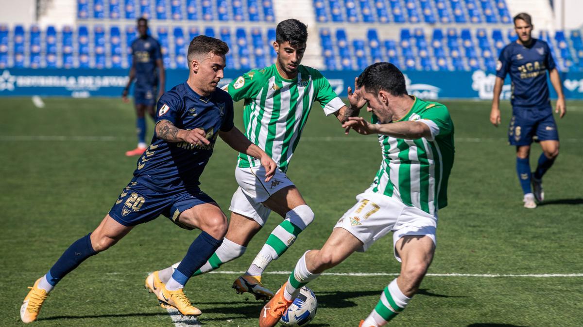 Enfrentamiento entre UCAM y Betis Deportivo en una temporada anterior.