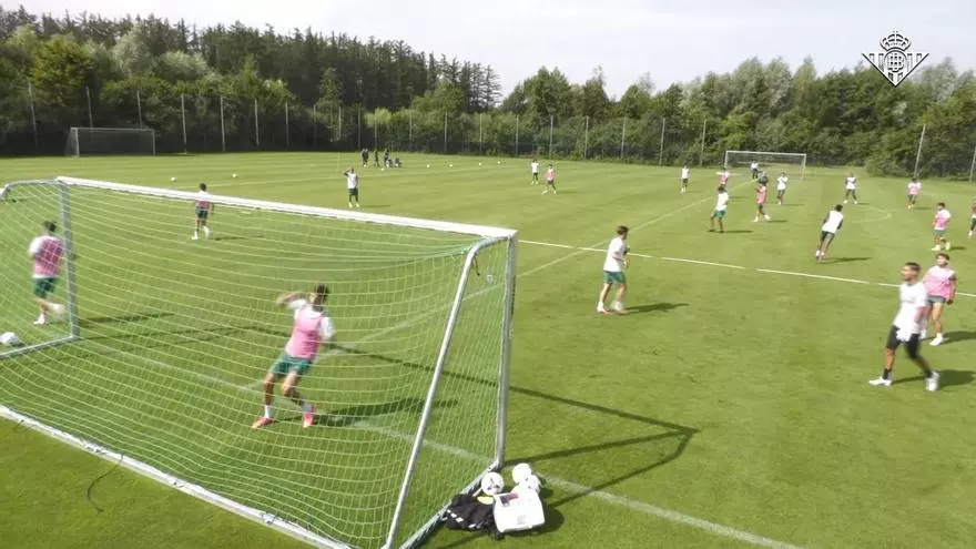 Vídeo | Entrenamiento del Betis previo al primer amistoso de pretemporada ante el VfLSportfreunde Lotte
