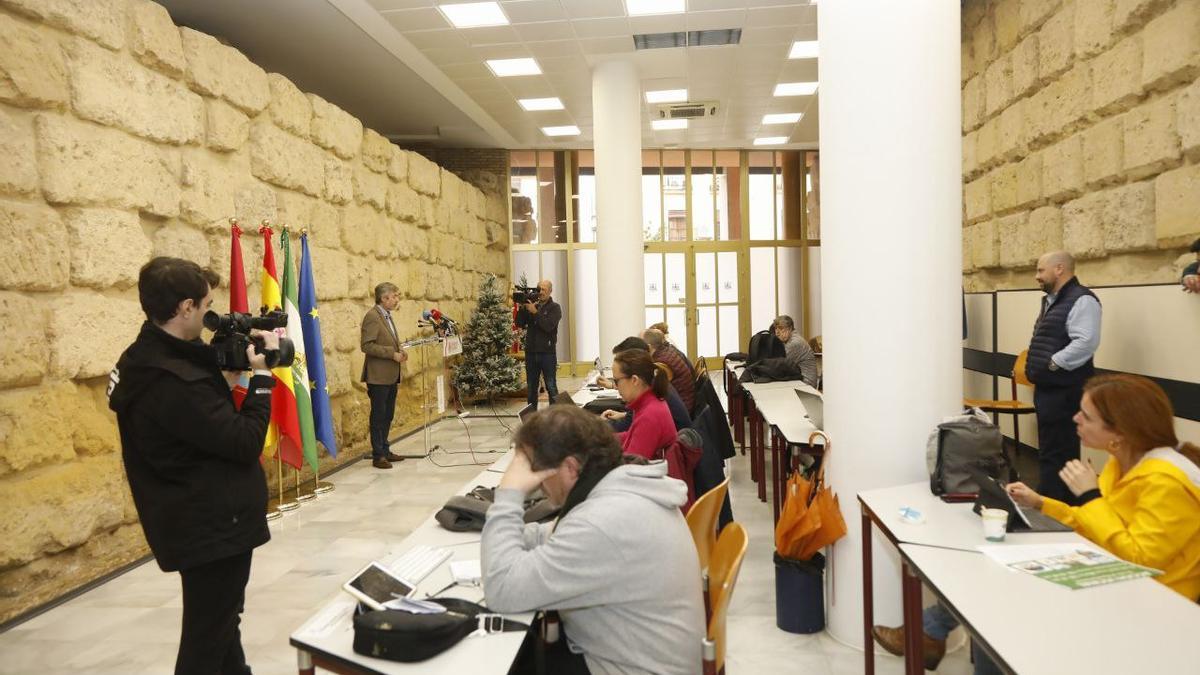 Miguel Ángel Torrico, portavoz del PP, compareciendo en la sala de prensa