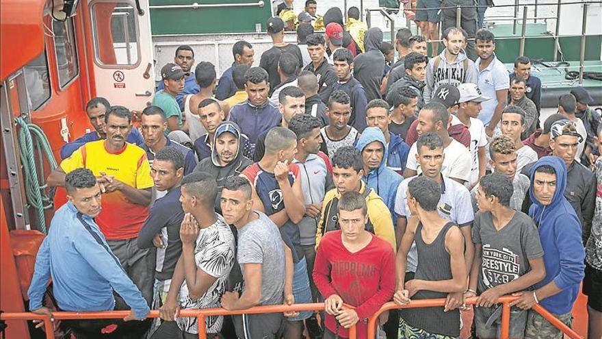 Rescatada una patera con 83 inmigrantes en cádiz