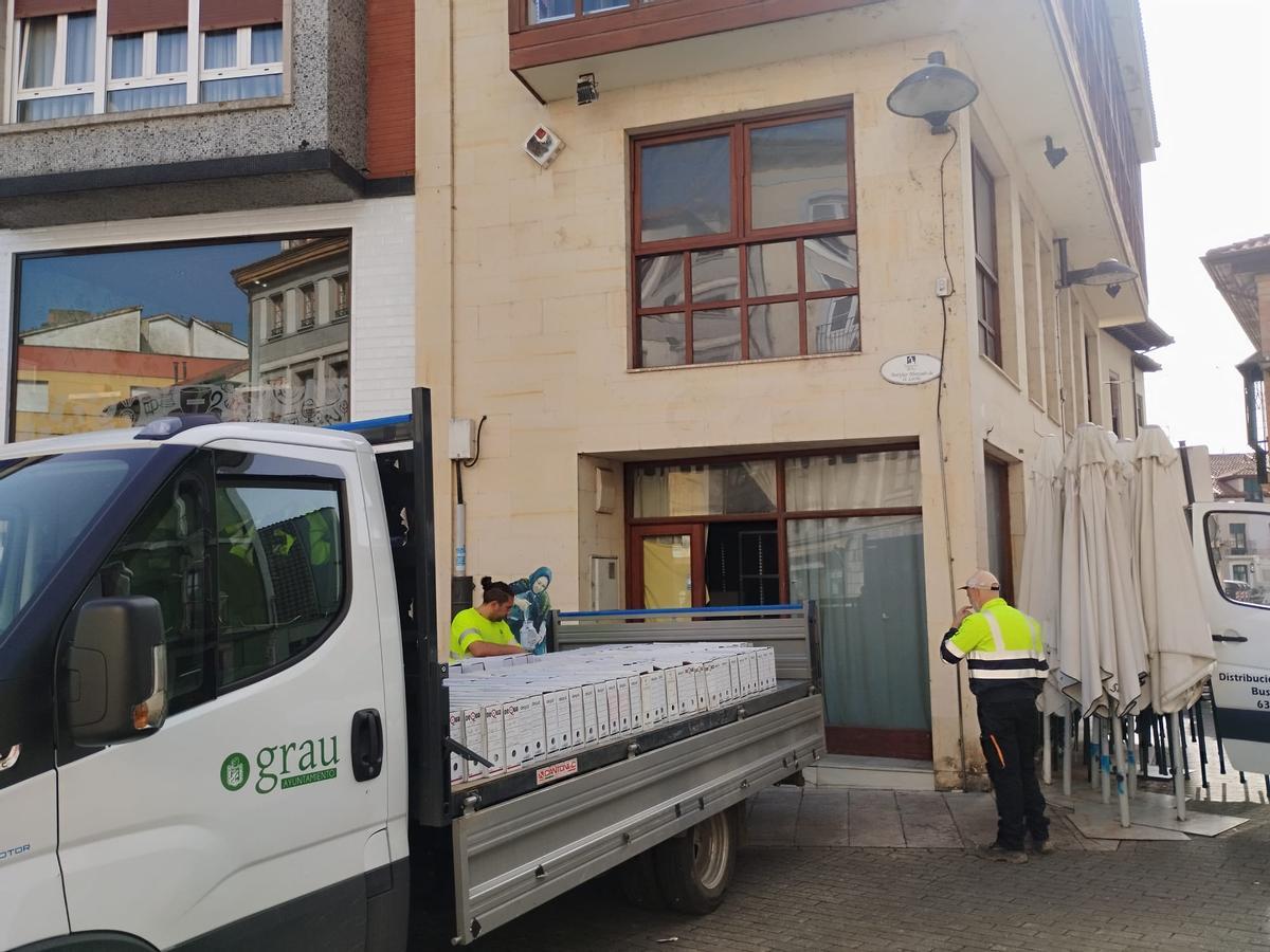 El traslado del Archivo Municipal de Grado, en imágenes.