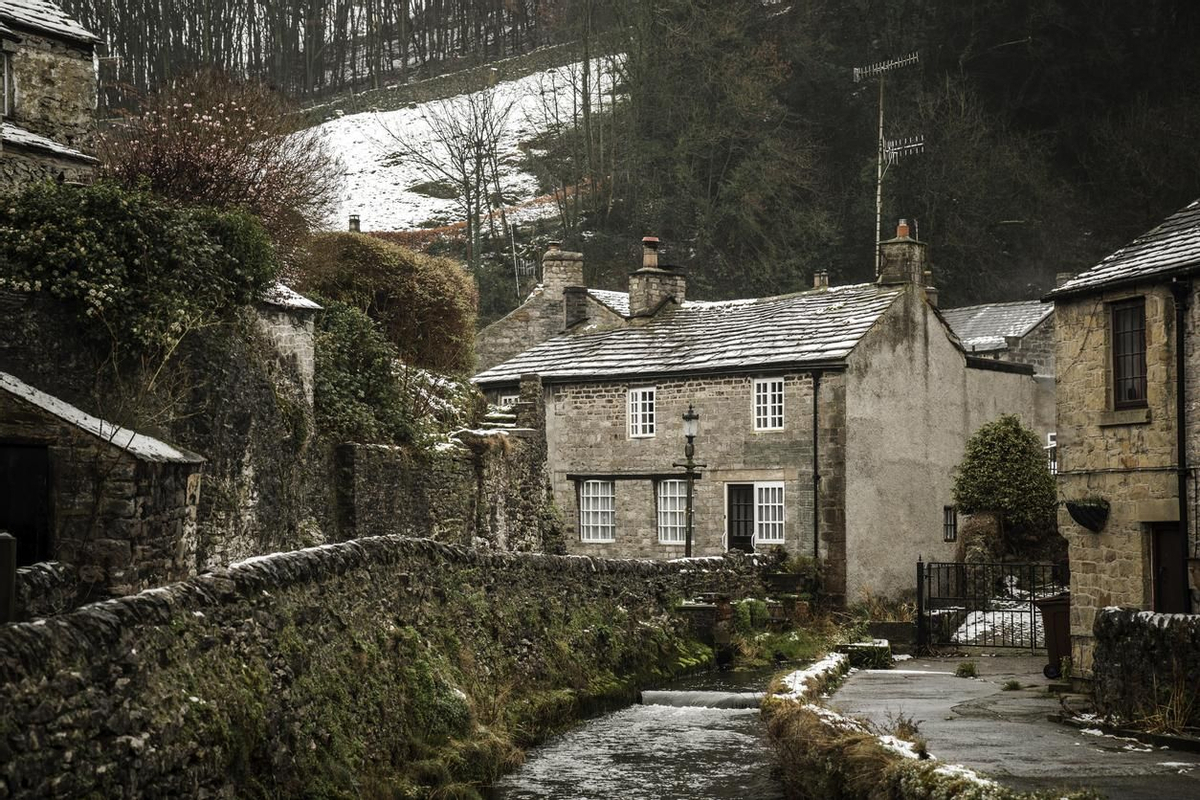 Cabañas nevadas en Castleton
