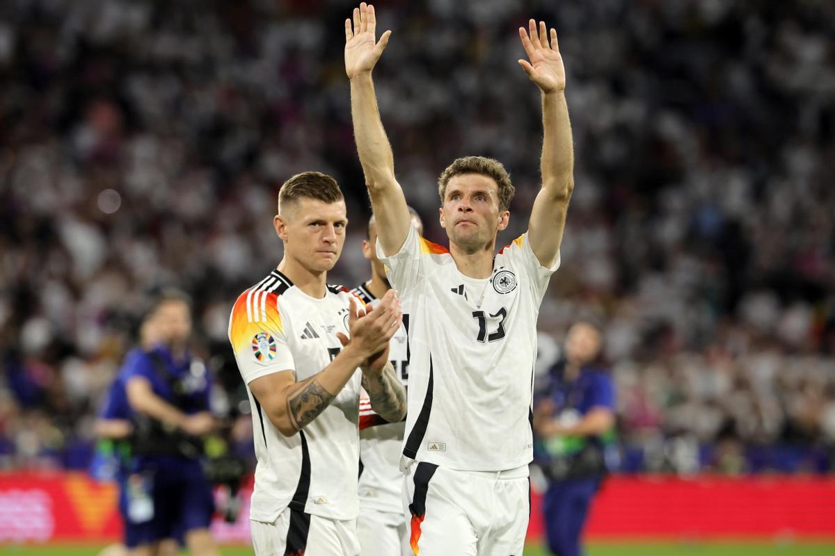Toni Kroos y Thomas Müller tras el partido de Alemania-Escocia en la Eurocopa 2024