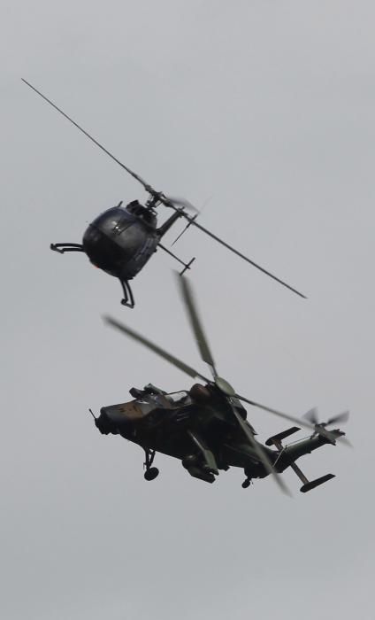 Ensayo de los aviones y helicópteros que participarán en el Festival Aéreo de Gijón