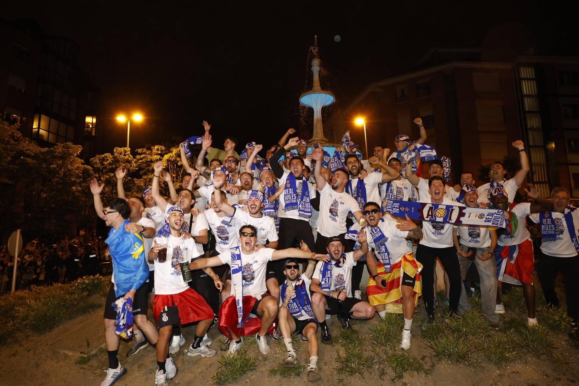 EN IMÁGENES: Locura en las calles de Avilés por el ascenso