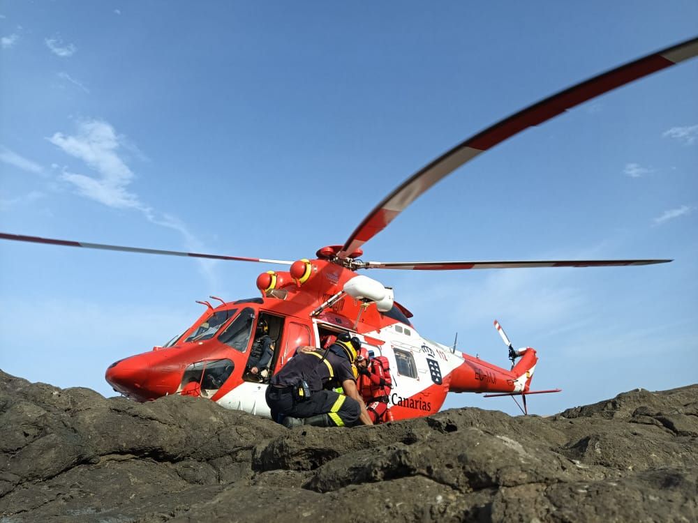 Evacuación de un hombre en Playa de Vargas