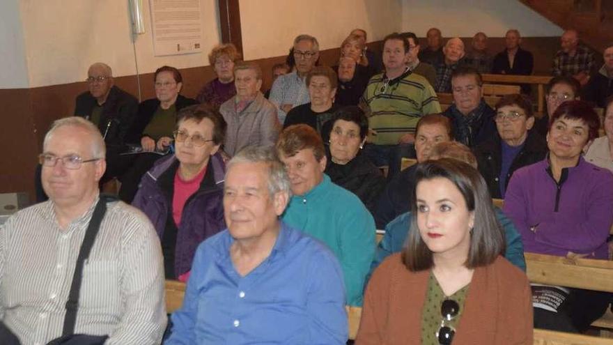 Los devotos llenan la iglesia de San Mamés en la lectura del pregón de Semana Santa del pasado año.