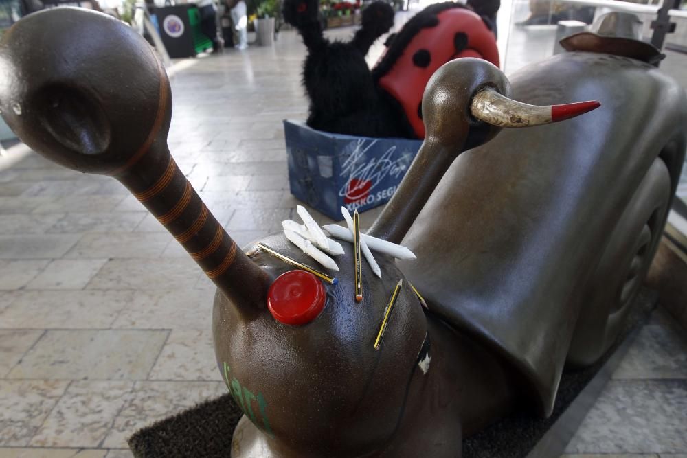 Exposición de caracoles gigantes en el mercado de Colón