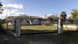La antigua venta de toros del Saler queda lista para derribar