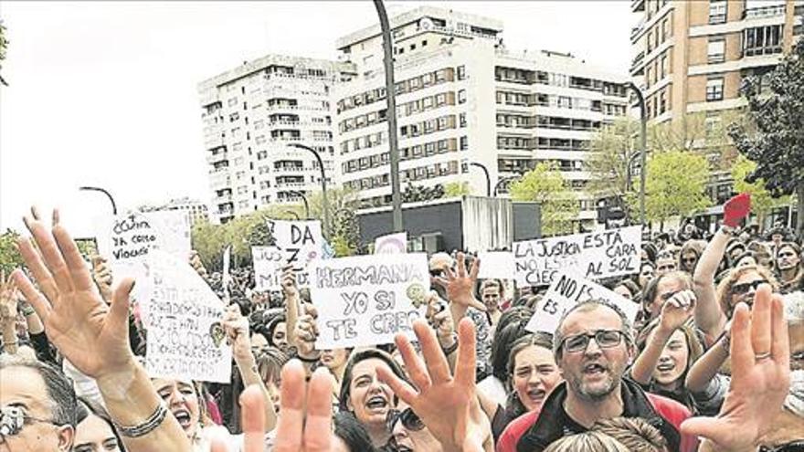 Las juezas piden revisar el trato de los delitos sexuales en los juzgados