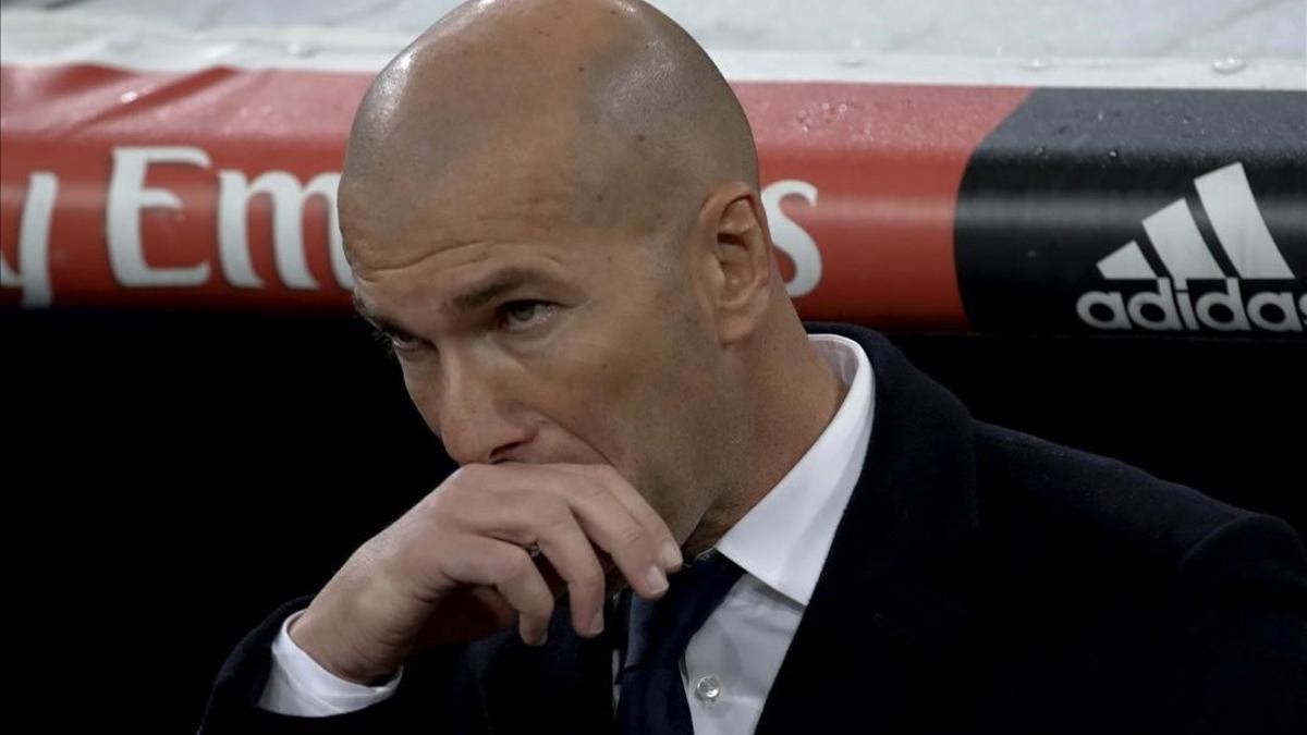 Zinedine Zidane, durante el encuentro de Copa ante el Sevilla el pasado miércoles en el Bernabéu