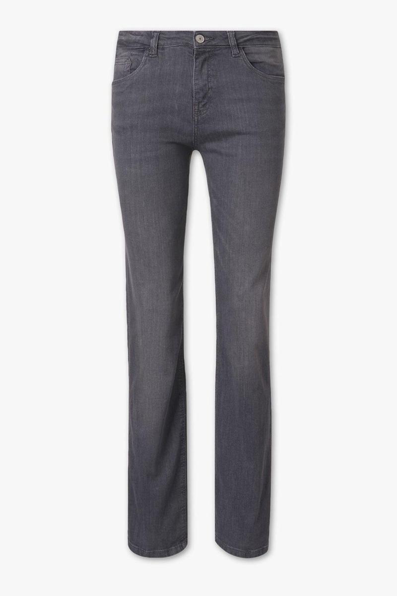 Pantalones rectos grises de C&amp;A (precio: 19,90 euros)