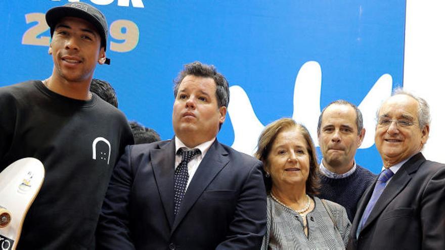 Los padres de Ignacio Echeverría Miralles, en el acto de presentación de la competición