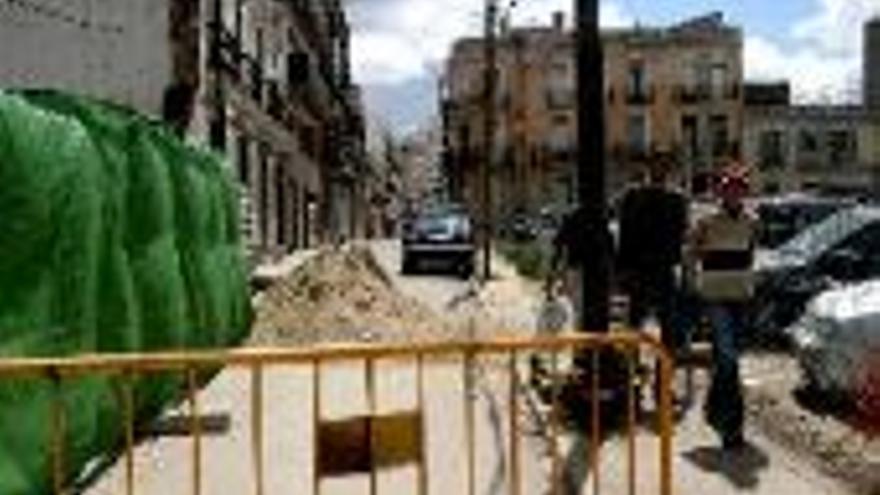 UN ACCESO AL CENTRO PERMANENTEMENTE CORTADO