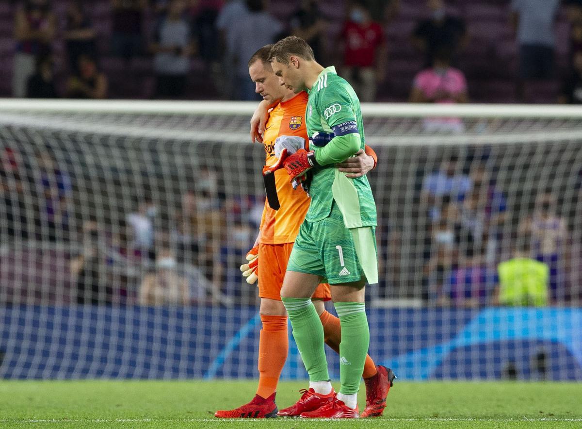 Ter Stegen y Manuel Neuer, tras un partido entre el FC Barcelona y el Bayern de Múnich