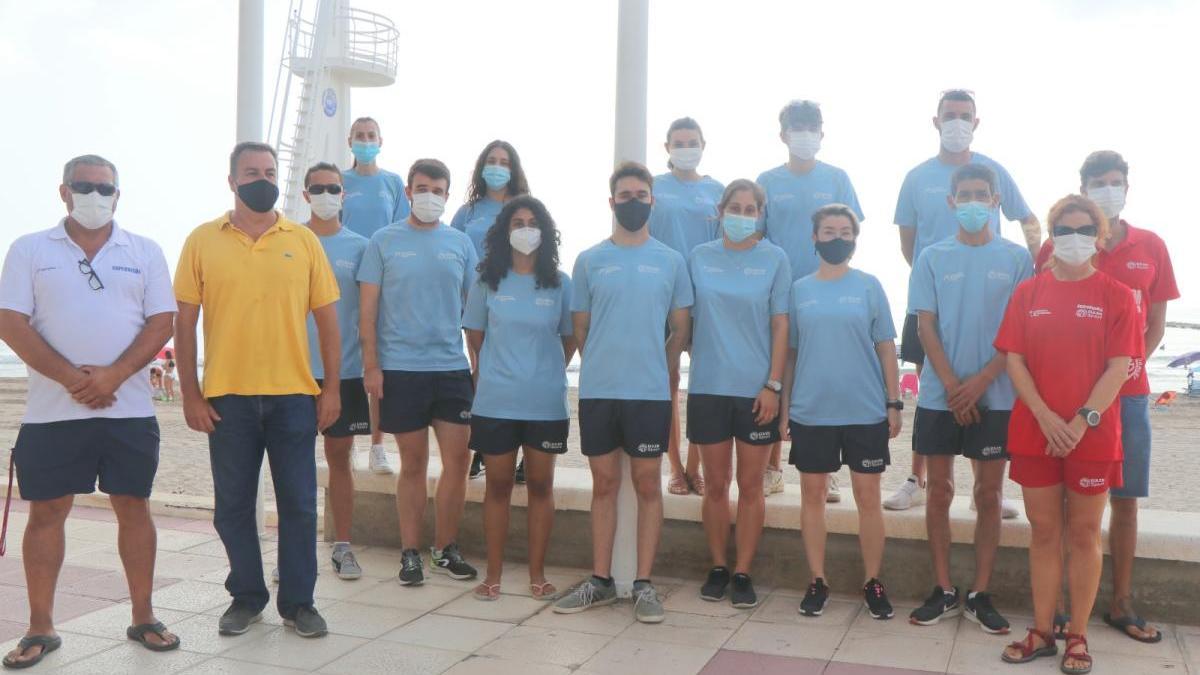 El Campello incorpora 14 controladores a los 25 que ya hay en las playas para informar del coronavirus