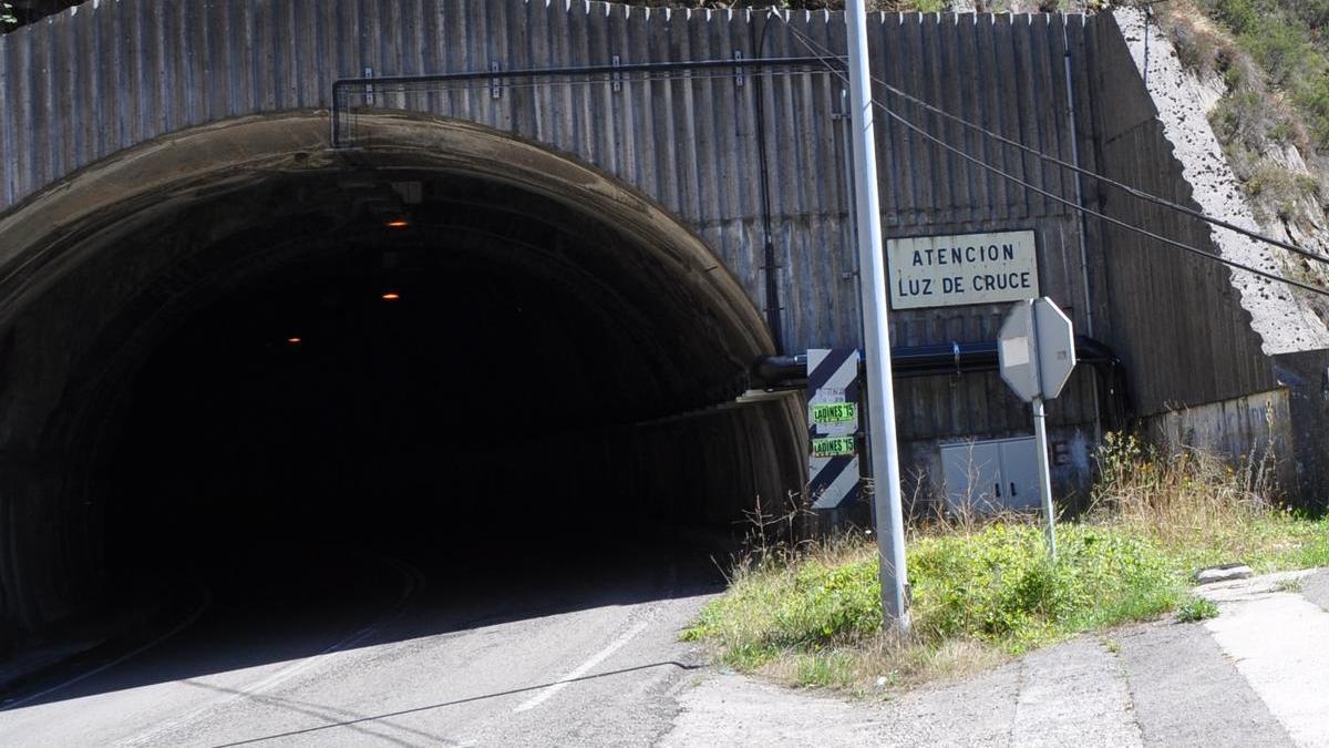 El túnel de Comillea, en cuyas inmediaciones se produjo el accidente de tráfico.