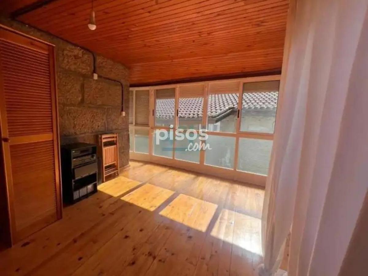 Algunas imágenes del chalet con piscina a la venta en Coles Algunas imágenes del chalet con piscina a la venta en Coles