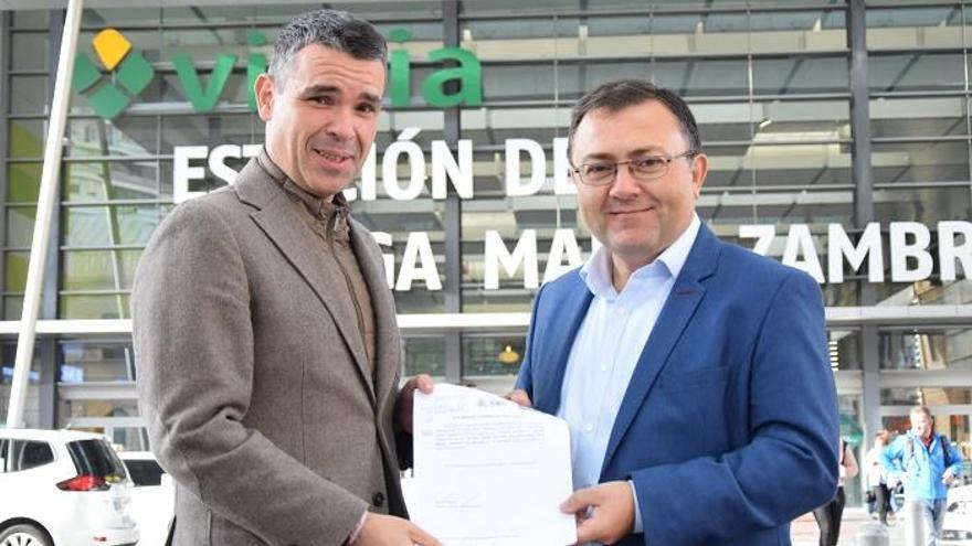 José Bernal y Miguel Ángel Heredia, en la estación María Zambrano de Málaga.