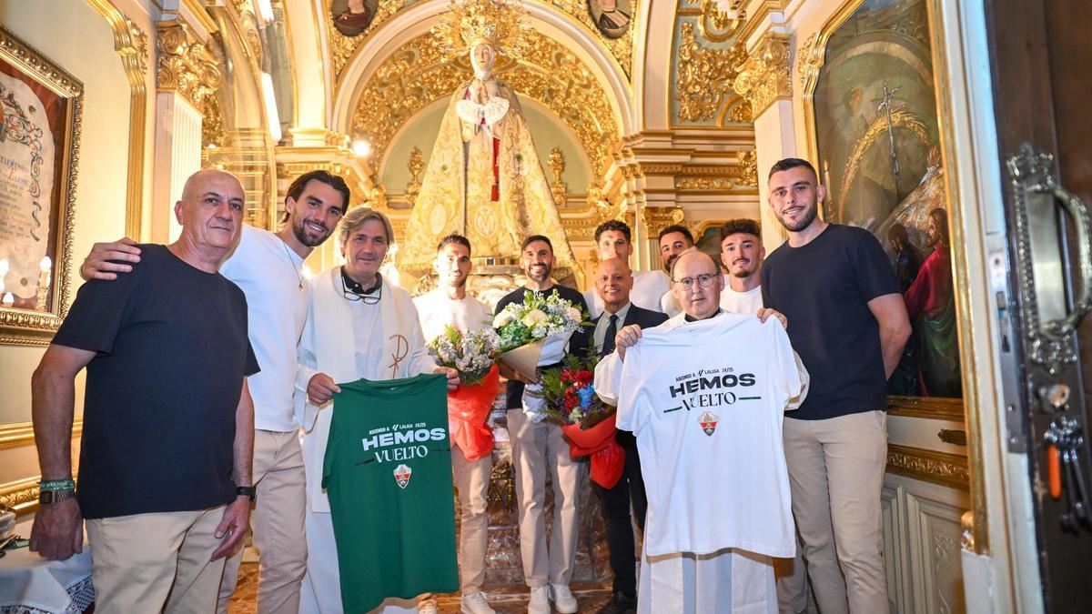 Ofrenda del Elche a la Patrona de la ciudad por el ascenso