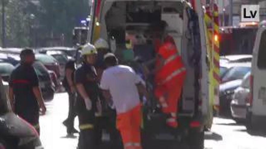 Un niño fallece al clavarse los cristales de una puerta en su casa de València