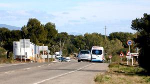Vehículos en la N-340 a su paso por Mont-roig del Camp (Baix Camp).