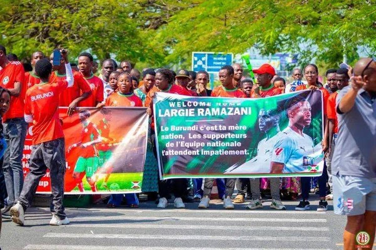 Los aficionados locales le dedicaron varias pancartas: "Burundi es tu nación madre, los seguidores del equipo nacional te esperan impacientemente"