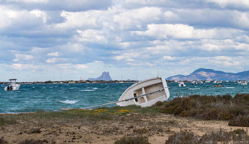 Las fuertes rachas de viento del noroeste han dificultado este martes la navegación entre Ibiza y Formentera durante toda la mañana.