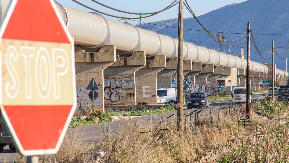 Infraestructura del postrasvase que transporta el agua desde Ojó (Murcia) al embalse de La Pedrera (Orihuela), conocida como los &quot;tubos&quot; o el sifón de Orihuela.