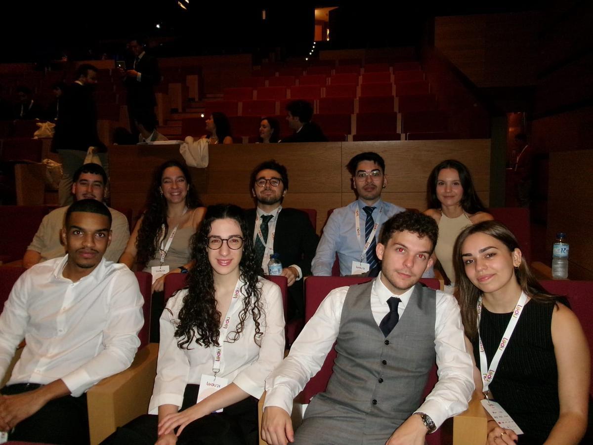 La delegación viguesa en la LEDU, al completo.